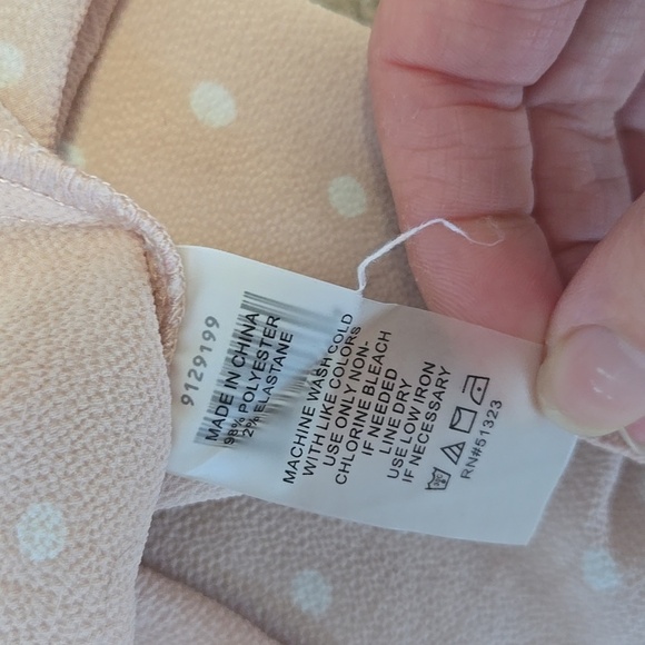 Vince Camuto Cold Shoulder Tiered Sleeve Pink & White Polka Dot Blouse Size XL - Picture 6 of 8